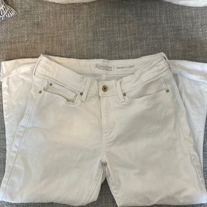 CUTE WHITE LEVI STRAUSS MODERN CAPRI CAPRIS SIZE 4